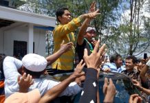 Bupati Buton Jemput Umar Samiun di Bandara Betoambari