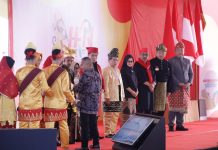 Disaksikan Jokowi, Wali Kota Baubau Terima Anugerah Kebudayaan