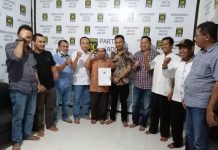 Aswadi Adam-Fahrul Muhammad Terima SK Dukungan PKS Sultra