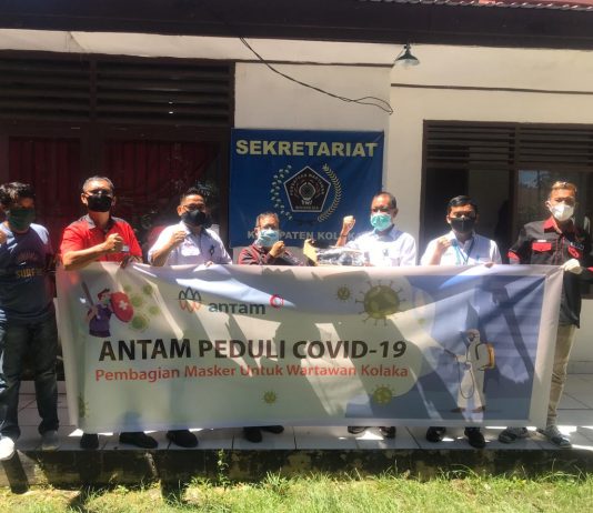 Antam Bagikan Seribu Masker untuk Wartawan dan 4.000 untuk Warga Pomalaa