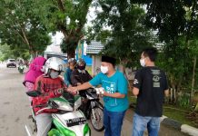 PWI Baubau Bagikan Ratusan Hand Sanitizer dan Masker