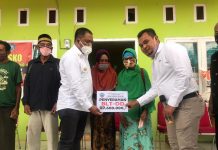 Arusani Salurkan Bantuan Pemprov Sultra dan BLT-DD Sekaligus