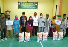 Bupati Busel Salurkan Bantuan di Sampolawa