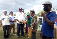 Bupati Buteng Serahkan BLT-DD Tahap III di Desa One Waara
