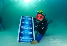 Nihil Tunggakan, PLN UP3 Baubau Selebrasi di Dasar Laut