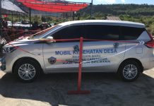 Bupati Busel Resmikan Mobil Kesehatan Desa Gaya Baru