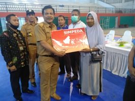 Pemkab Muna Salurkan Rp 2 Miliar Bantu 400 Pedagang Korban Kebakaran di Pasar Laino