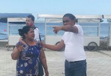 Bupati Busel Terjun Langsung Tata Pedagang di Pantai Boti Batauga