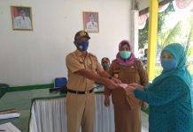 42 Warga Kelurahan Teomokole Bombana Terima BLT-DD Tahap III