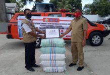 Bupati Busel Serahkan Bantuan 25 Ribu Masker Gratis untuk Masyarakat