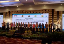 Pemkab Busel Terima 13 Sertifikat Aset Daerah