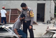 Kisah Inspiratif Pak Bhabin Polsek Mastim, Sisihkan Gaji Beli Tongkat untuk Warga yang Lumpuh