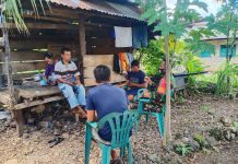 Babinsa Edukasi Warga Soal Vaksin di Wakatobi