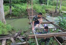 Kodim 1413 Buton Renovasi Jembatan Gantung di Lasalimu Selatan