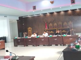 Berhentikan Perangkat Desa, Kades Linsowu Dihearing DPRD Butur