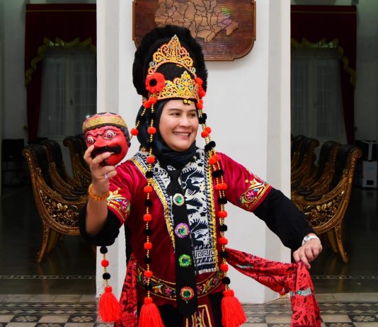 Bupati Indramayu akan Menari Topeng di HPN 2022 Sultra