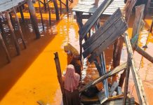 Jembatan Titian Rubuh, Tiga Guru di Bombana Jatuh ke Laut