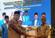 Samahuddin Raih Penghargaan IKA PMII Award