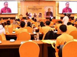 Mahasiswa UHO Dilatih Masuk Dunia Kerja