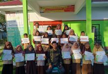 Pemdes Lagili Buteng Beri Beasiswa Pelajar Berprestasi