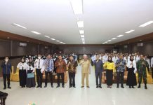 Pelaksanaan Pendidikan dan Pelatihan Dasar CPNS di Sultra Resmi Dibuka Pj Sekda Sultra, Asrun Lio foto bersama panitia dan peserta Latsar