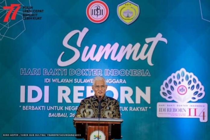 Pj Sekda Sultra, Asrun Lio memberikan sambutan gubernur pada acara Summit HBDI ke-114 yang digelar di Baubau.