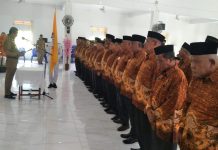 PWRI Buteng Dikukuhkan, Muh.Yusup : Tak Ada Kata Berhenti Dalam Mengabdi Penjabat Bupati Buteng, Muh.Yusup, mengukuhkan Pengurus Persatuan Wredatama Republik Indonesia (PWRI) Kabupaten Buton Tengah (Buteng) masa bakti 2022-2027, di Gedung Azzahra, Kelurahan Lakudo, Senin 22 Agustus 2022. (FOTO : Ady)