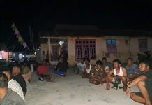 Nelayan Sampolawa Diduga Hilang Saat Melaut Warga Desa Gerak Makmur bersama pemerintah desa berembuk dan sepakat melakukan pencarian, terhadap salah satu warganya yang merupakan nelayan. Pencarian dilakukan mulai besok pagi. (FOTO ISTIMEWA)