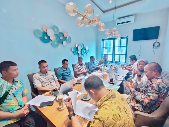 Ketgam : Pertemuan antara Pemkab Buton Tengah dengan perwakilan PT. AMI membahas kolaborasi dibidang kesehatan. FOTO ISTIMEWA