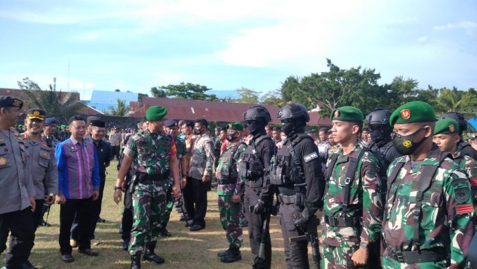 Apel gelar pasukan kesiapan pengamanan dipimpin langsung Danrem 143 Haluoleo Kendari, Brigjen TNI Yufti Senjaya, didampingi Wali Kota Baubau La Ode Ahmad Monianse, Kapolres Baubau, Kapolres Buton dan Forkopimda di lapangan Lembah Hijau, Kota Baubau, Minggu 25 September 2022.