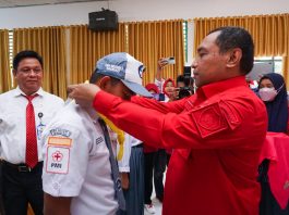 Menjadi PMR Membuat Siswa Lebih Unggul Wali Kota Baubau La Ode Ahmad Monianse saat menghadiri diklatsar PMR Wira SMAN 1 Baubau. (FOTO ASMADDIN)