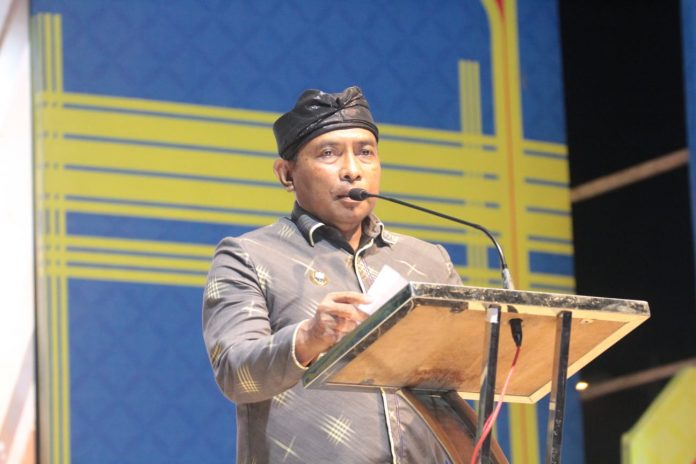 Wali Kota Baubau, La Ode Ahmad Monianse resmi membuka pekan kolaborasi UMKM dan Baubau Expo tahun 2022 sebagai acara inti dari Haroana Baubau dalam rangka memperingati Hari Jadi Baubau ke-481 dan HUT Kota Baubau ke-21 sebagai Daerah Otonom. (Foto ASMADIN)