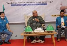 Sekolah Politik DPD KNPI Sultra, Gubernur Ali Mazi Paparkan Sukses Story Gubernur Sultra, Ali Mazi menjadi pembicara dalam sekolah politik yang diselenggarakan DPD KNPI Sultra, Sabtu 8 Oktober 2022. (FOTO ISTIMEWA)