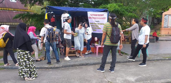 Ketgam : Kawasan Benteng Keraton di Kota Baubau ramai pengunjung selama perhelatan Porprov Sultra. (FOTO ISTIMEWA)