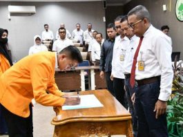 Rektor UHO Lantik Sejumlah Pimpinan Lembaga Kemahasiswaan