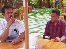 Ketua Badan Kehormatan DPRD Busel Dipolisikan Ketua DPRD Buton Selatan, La Ode Armada (kanan) dan Wakil Ketua II DPRD Busel, Pomoli Womal.