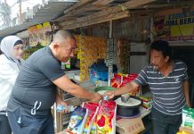 Lagi, Umar Samiun Berbagi Rezeki di Pasar Ondonohu Kendari