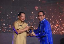 Pemkab Buton Raih Penghargaan UHC Award