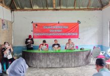 Umar Samiun Bagi Sembako Seluruh Keluarga Tiga Desa di Kapontori