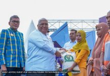 Ali Mazi Luncurkan Bantuan Beras dan Pasar Murah di Buteng