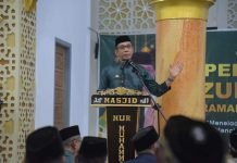 Safari Ramadan di Wabula, Pj Bupati Buton Bantu Mimbar Masjid