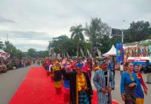 Kontingen Buteng Meriahkan Pawai Budaya HUT Sultra