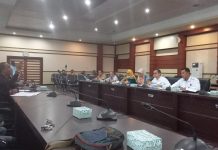 Penarikan Kosmetik Tak Sesuai Prosedur, Dewan Panggil BPOM Kendari Ketgam : DPRD Sultra Gelar rapat dengar pendapat bersama BPOM Kendari terkait penarikan kosmetik tak sesuai SOP, Selasa (20/06/2023).