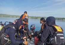 Insiden Kapal Tenggelam di Buteng, 33 Penumpang Selamat, 15 Orang Meninggal Ketgam : Pencarian korban kapal tenggelam di teluk Mawasangka Tengah, Kabupaten Buton Tengah, Sulawesi Tenggara. (FOTO ISTIMEWA)