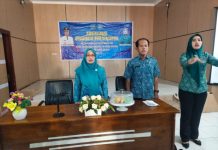 Ketua TP PKK Busel Sosialisasi Aplikasi E-PKK di Busel Ketua TP PKK Kab. Buton Selatan, Yuniar Budiman saat membuka sosialisasi Aplikasi E-PKK SIAGYPRA di Aula Rapat Bupati Buton Selatan.