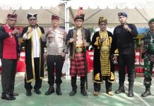 Merdeka Belajar Wujudkan Cita-Cita Ki Hadjar Dewantara Ketgam : Pose bersama Pj. Bupati Buton Selatan, La Ode Budi bersama Forkopimda saat upacara Hardiknas Tahun 2023, di Batauga Buton Selatan.