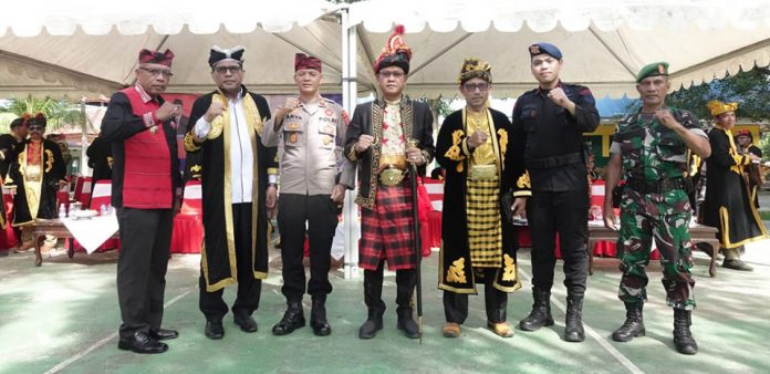 Ketgam : Pose bersama Pj. Bupati Buton Selatan, La Ode Budi bersama Forkopimda saat upacara Hardiknas Tahun 2023, di Batauga Buton Selatan.