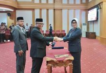 La Ode Budiman Kembali Ditunjuk jadi Pj. Bupati Busel Ketgam : Pj Bupati Mubar dan Pj Bupati Busel Terima SK Perpanjangan Masa Jabatan.