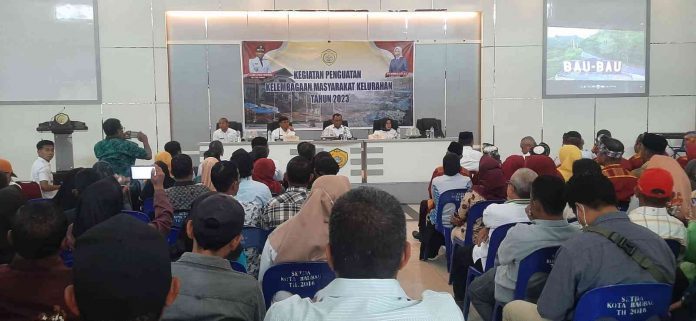 Kegiatan penguatan kelembagaan masyarakat kelurahan yang berlangsung di Aula Palagimata Kantor Wali Kota Baubau, Rabu 30 Agustus 2023.