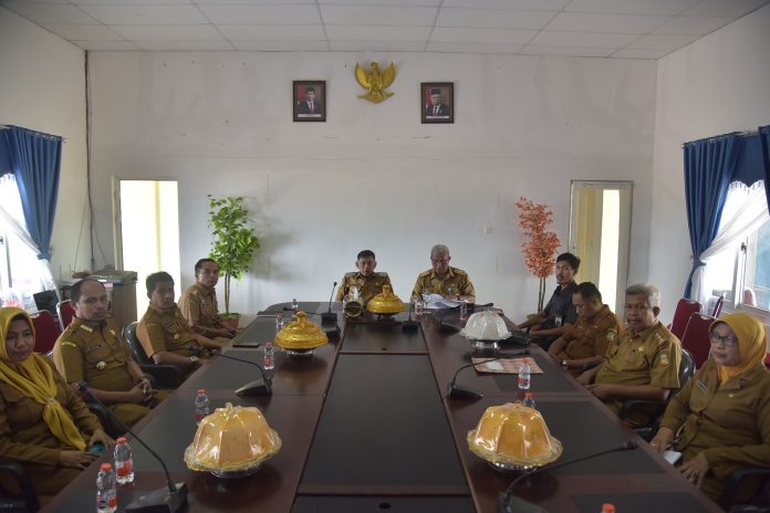 Suasana Rakor Inflasi secara virtual di Ruang VIP Kantor Bupati Buton, Senin, 23 Oktober 2023. (FOTO : ISTIMEWA)